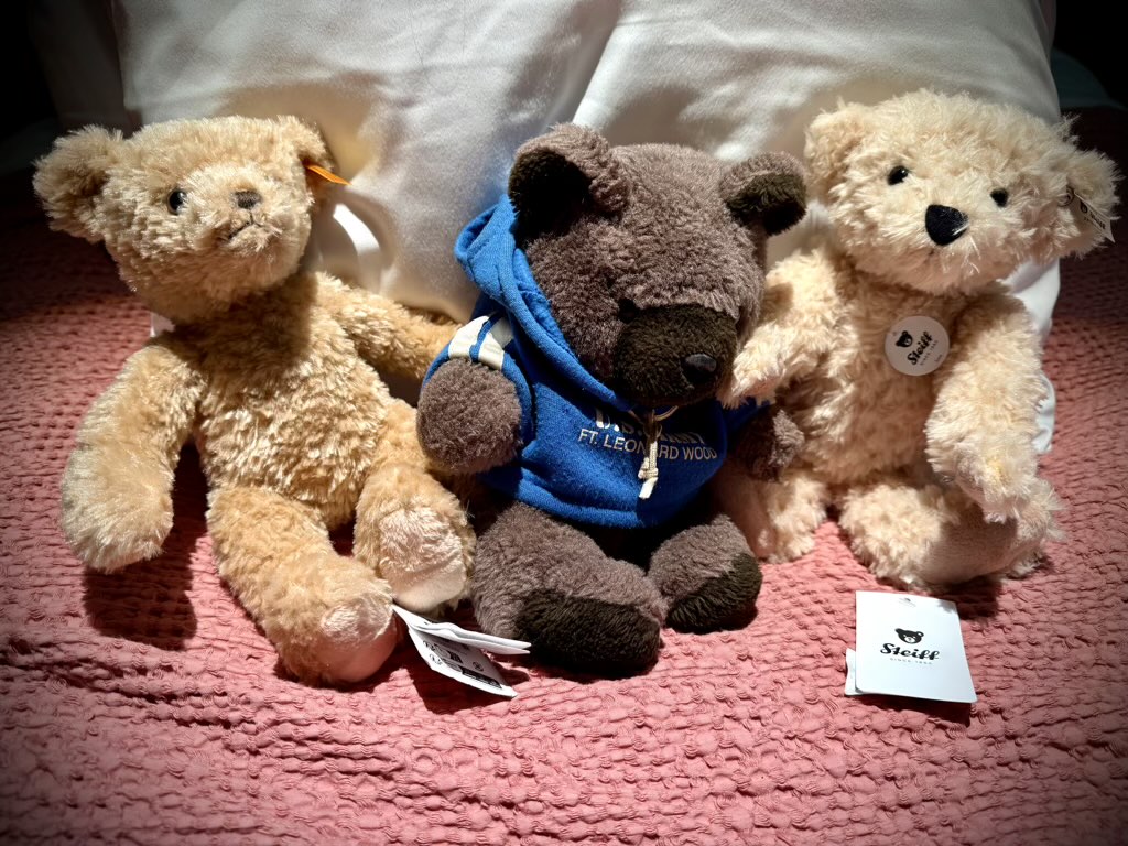 Germany – Stephanie friends-l-r Bearly, Len, Luka 41